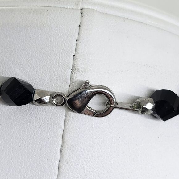 Black And‎ White Beaded Necklace - Picture 6 of 6